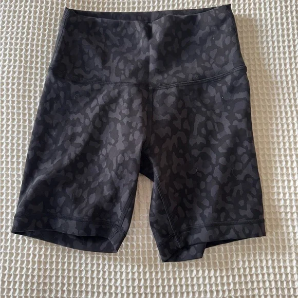 LULULEMON Wunder Train High Rise Short 6” - Picture 2 of 5